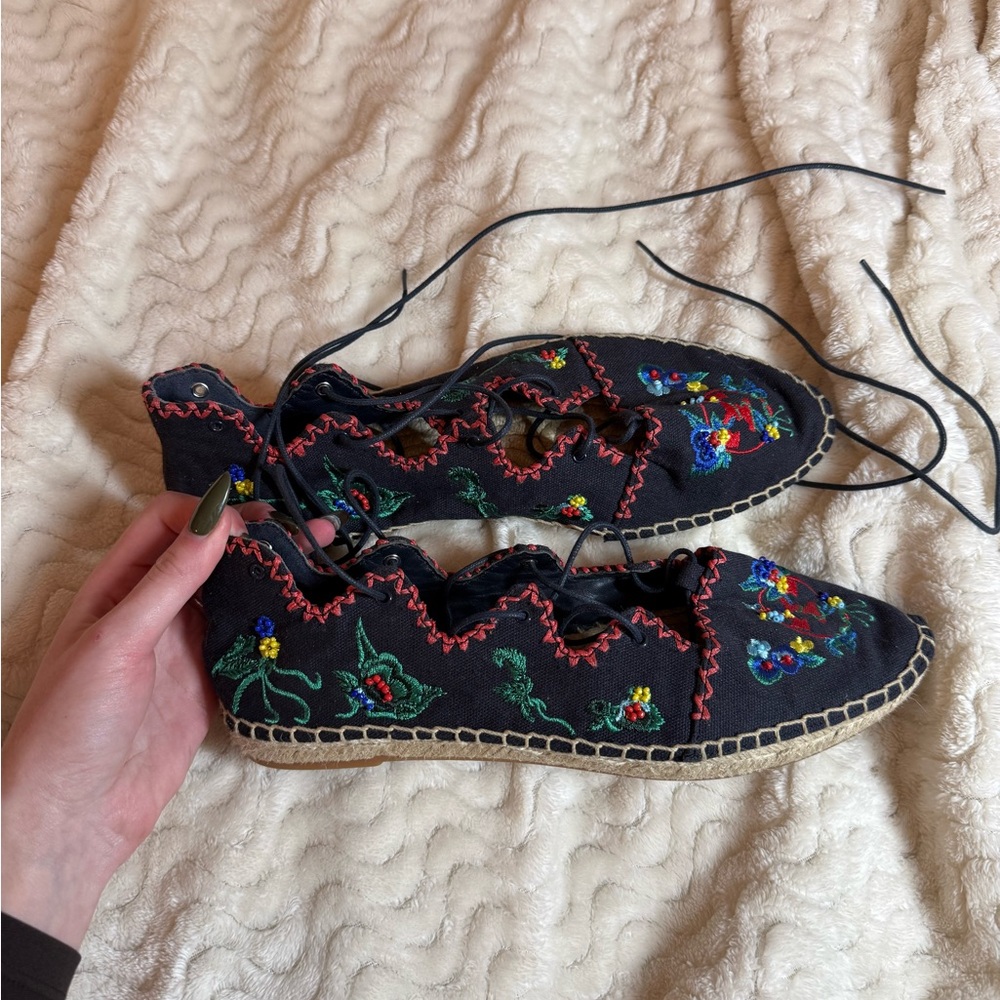 TORY BURCH tie up flats
